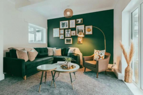 Evergreen Lodge-Wyndale-4BR WParking BHam NEC